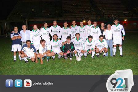 Formación de Atlético Huanguelén fotografiada por La Nueva Radio Suárez