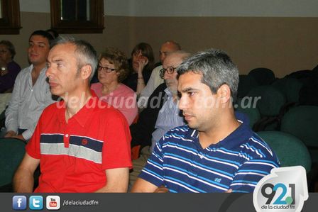 A la izquierda el Delegado de Espartillar, a la derecha el de Goyena